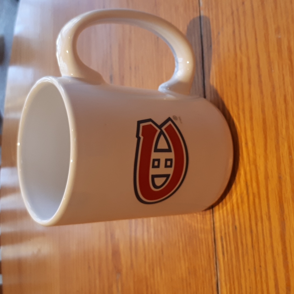 Montreal Canadiens official NHL mug.